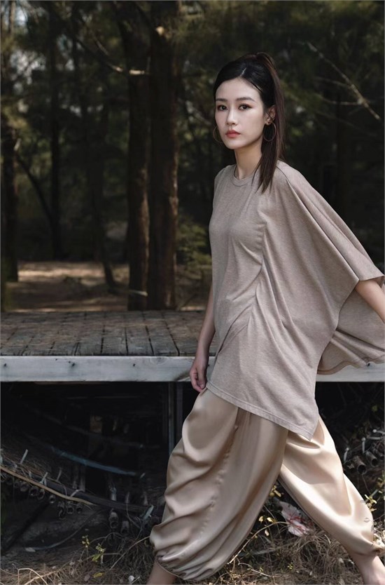 2025女装加盟 DINS底色期待与您携手共筑