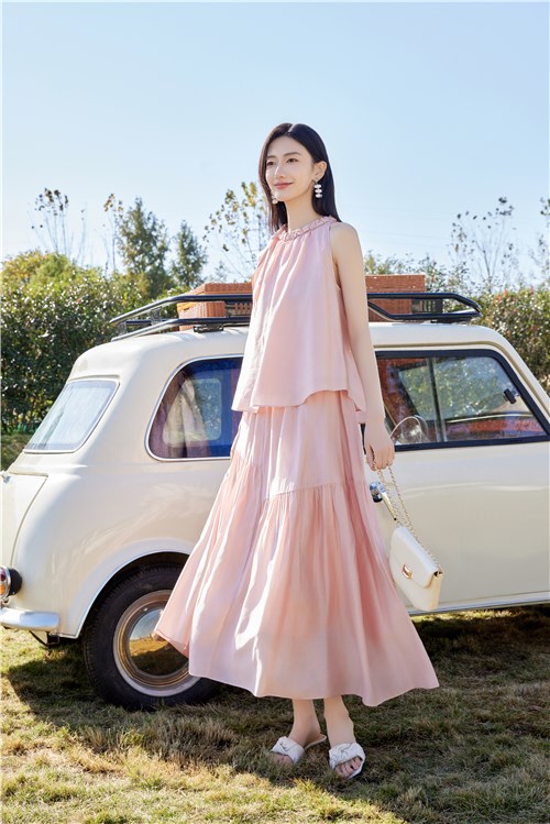 婕依妮2025夏季 浪漫都市中 绽放自由之夏