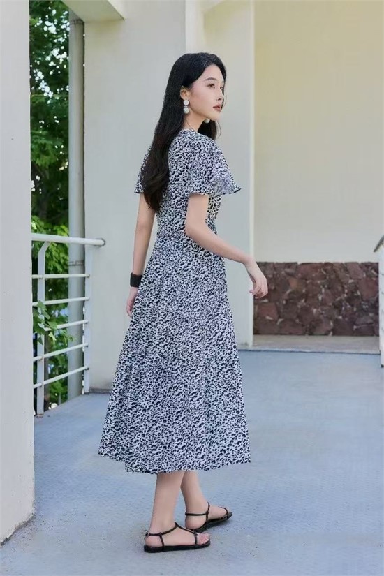 碧上女装 梦幻盛夏 连衣裙的浪漫专场
