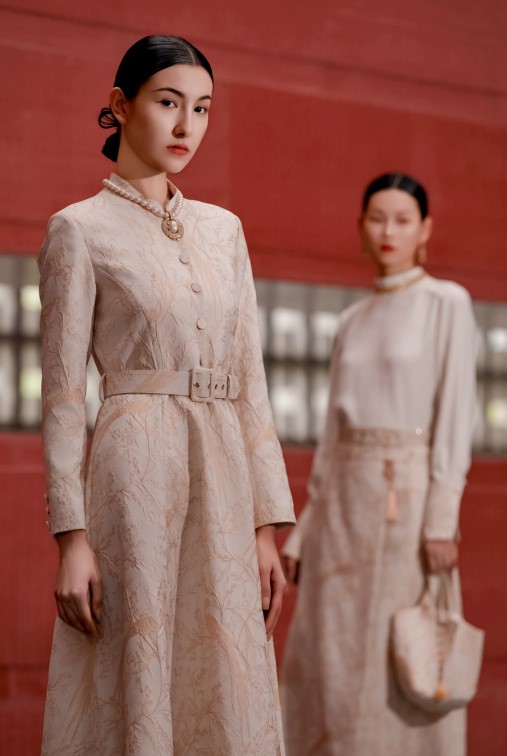 CARMEN（卡蔓） 演绎东方优雅的轻经典女装