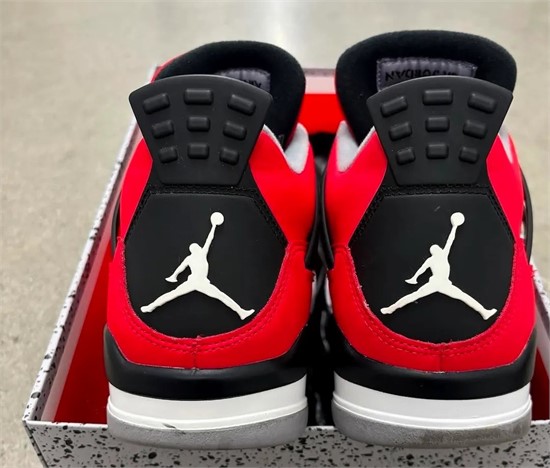 Air Jordan 4 “Toro Bravo” 确认2026年复刻回归！