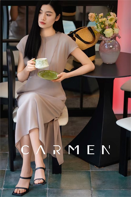 卡蔓夏季新品 致敬智慧而优雅的独立女性