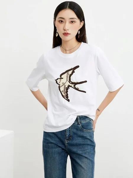 婕依妮2025夏季新品 简约诠释自信的千面姿态
