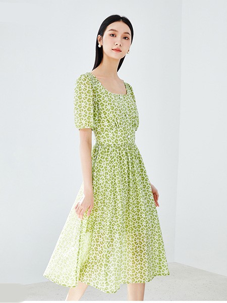 罗曼可2025夏装新品 都市时尚
