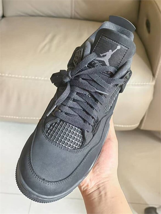 Air Jordan 4 “Black Cat”（黑猫）将于11 月 28 日登场
