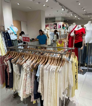 入卡,快时尚品牌,女装品牌,招商加盟,快时尚领域,服装市场