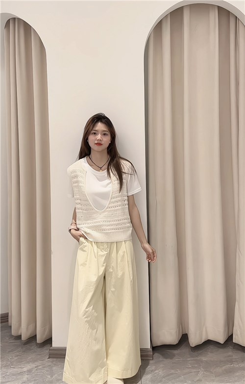 夏末秋初 穿所季女装随性感穿搭 自在休闲
