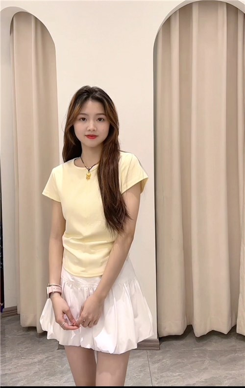 夏末秋初 穿所季女装随性感穿搭 自在休闲