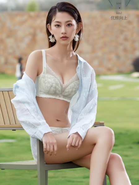100%女人舒适聚拢 时尚收胸溢满浪漫格调