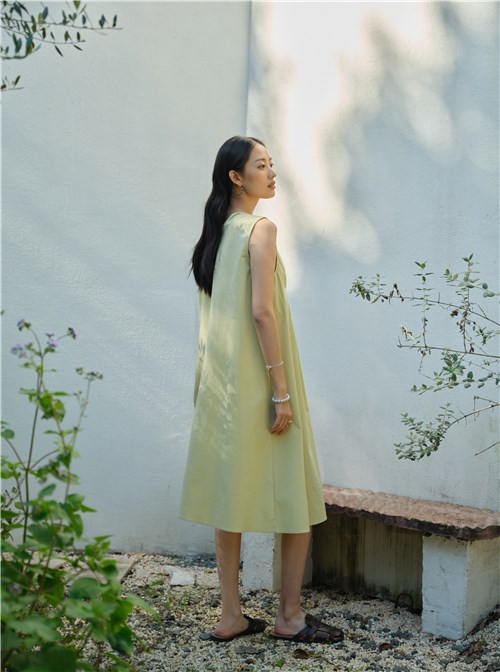 青稚女装 解锁都市女性的时尚衣橱