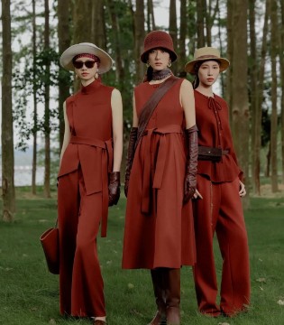 卡蔓,CARMEN,女装品牌,轻经典女装,时尚女装,服装行业,时尚轻经典,招商加盟