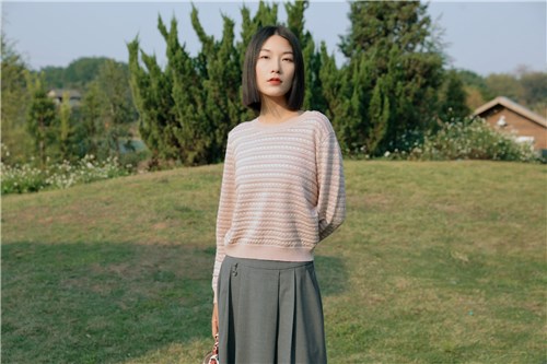 荣子轻文艺女装2025秋季新品 慵懒自然