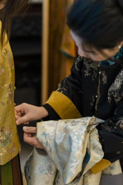 迂墨 新中式女装品牌 深耕非遗面料——香云纱
