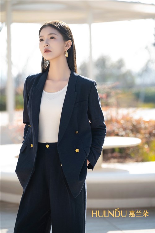 惠兰朵 优雅是都市女性无往不利的通行证