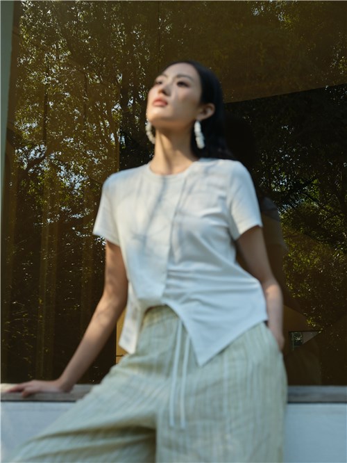 青雉女装 简约而都市轻文艺 时尚从容