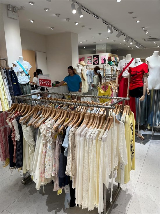 RUKA入卡 快时尚女装品牌 风格丰富多元