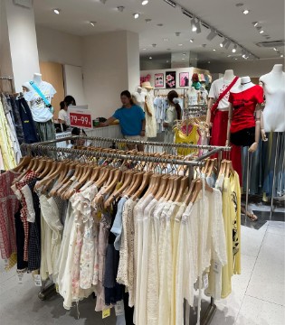 RUKA入卡 快时尚女装品牌 风格丰富多元