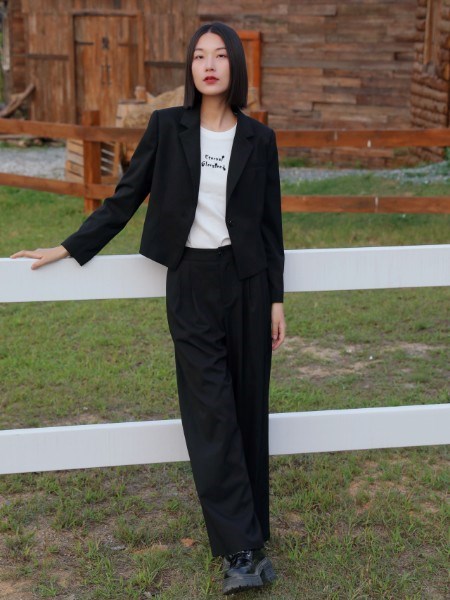 荣子轻文艺女装 经典黑白复古轻文艺