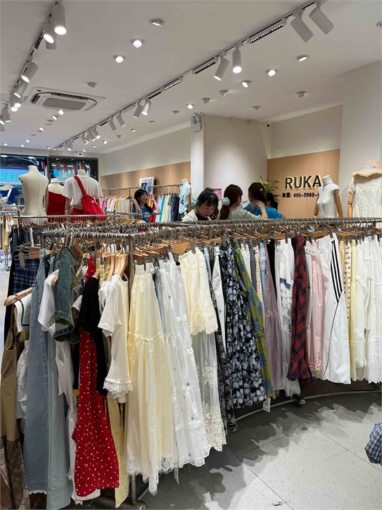 入卡女装 快时尚女装品牌 以高性价比撬动初创市场