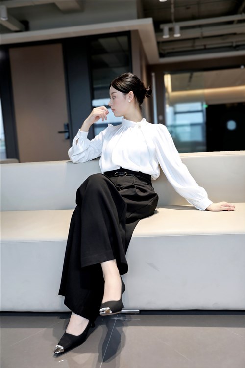 DD女装 以智感穿搭解锁都市女性的稳重从容
