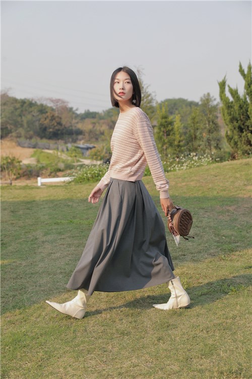 荣子轻文艺女装 简约自然 共绘温柔秋色