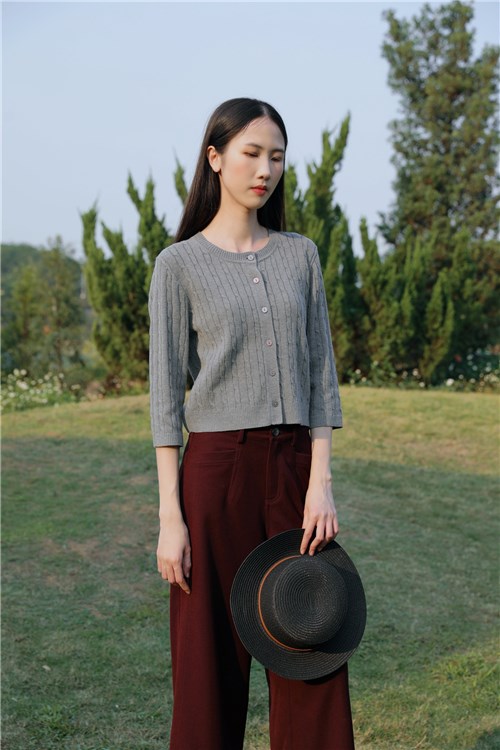 荣子轻文艺女装 简约自然 共绘温柔秋色
