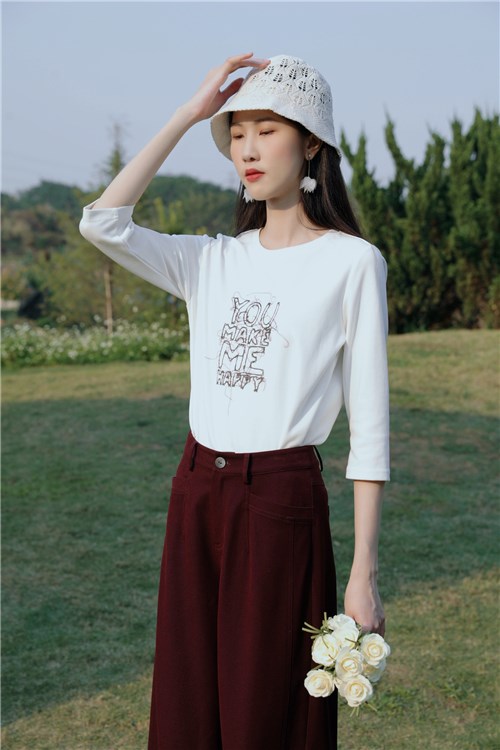 荣子轻文艺女装 简约自然 共绘温柔秋色