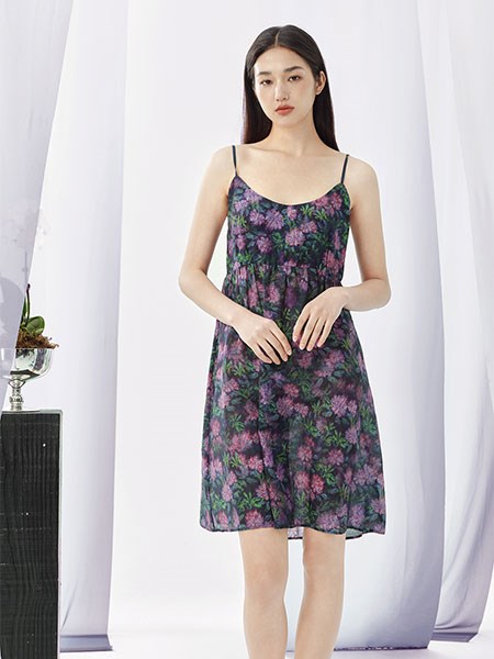 宽画紫色碎花家居服 把时光穿成一首温柔的诗