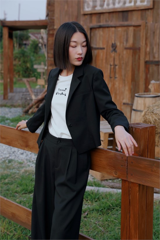 荣子轻文艺2025秋季系列 简约西服利落挺括