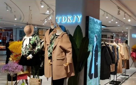汀丁可TDKJY：以衣载道，重塑都市知识女性的优雅力量