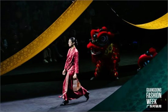 霆禧TINGXI「土生万象·万籁和鸣」绽放广东时装周，非遗香云纱叙写东方美学新章