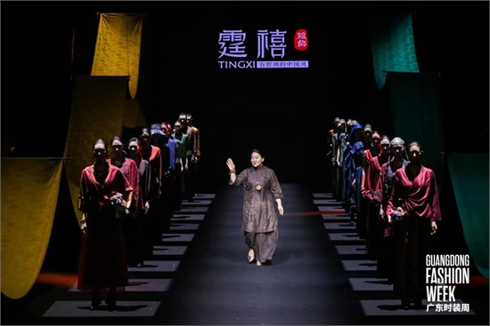 霆禧TINGXI「土生万象·万籁和鸣」绽放广东时装周，非遗香云纱叙写东方美学新章