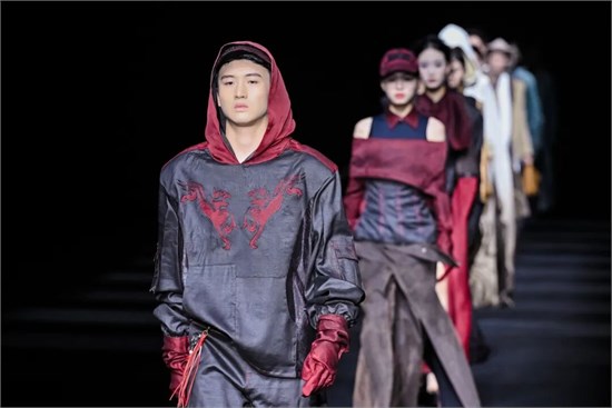 时尚湾区，青春绽放丨2025学生产学融合作品展演暨广州时尚艺术设计职教集团年会圆满举行