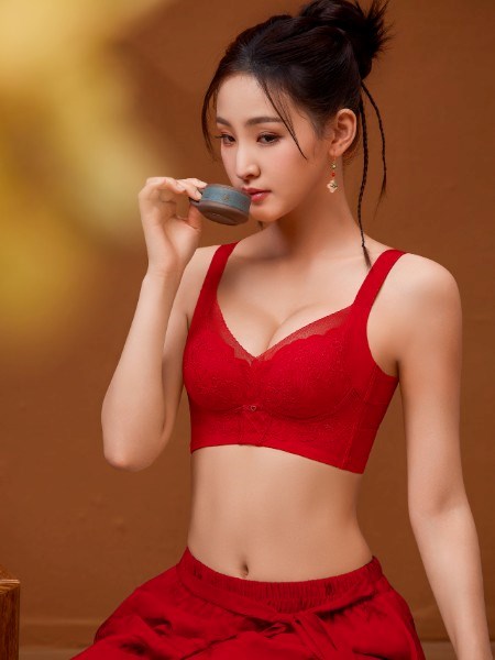 100%女人内衣品牌：举国同庆时，以一抹「中国红」镌刻专属仪式感