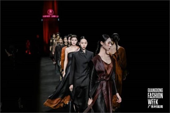 大秀丨序品牌 “一路生花” 香云纱主题大秀惊艳广东时装周