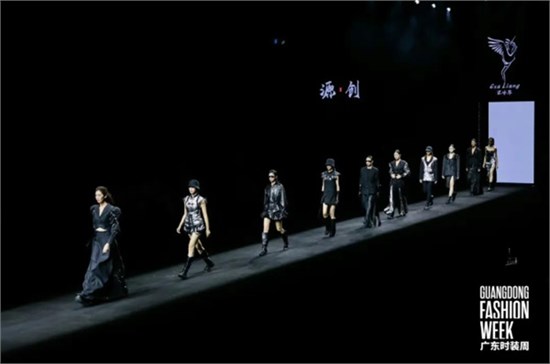 Esa Liang梁冰琴 x 2025广东时装周丨花开花落，自有其时