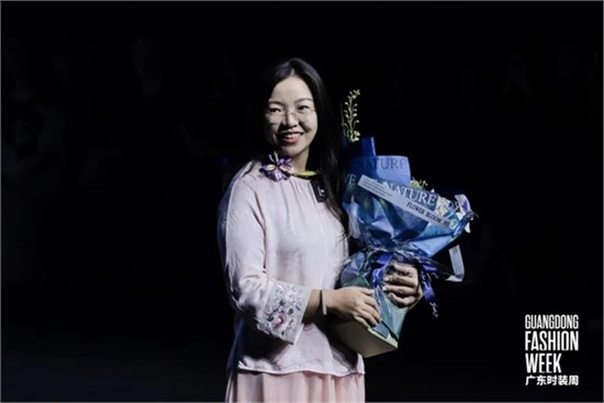 时尚+非遗！「诸所」客家蓝衫走上2025广东时装周