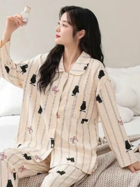 紫色花语居家服：以温柔织就生活的诗
