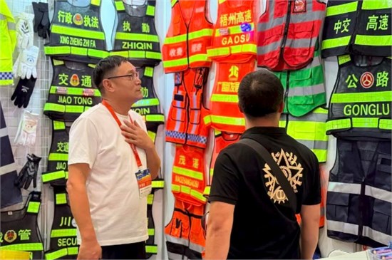 DAY2丨热辣氛围不降温，商机互动双在线！2025CWE职业装展第二天现场速递！