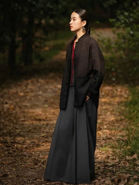 皑如(AIRU)女装：以简驭美，重塑现代都市女性的优雅力量
