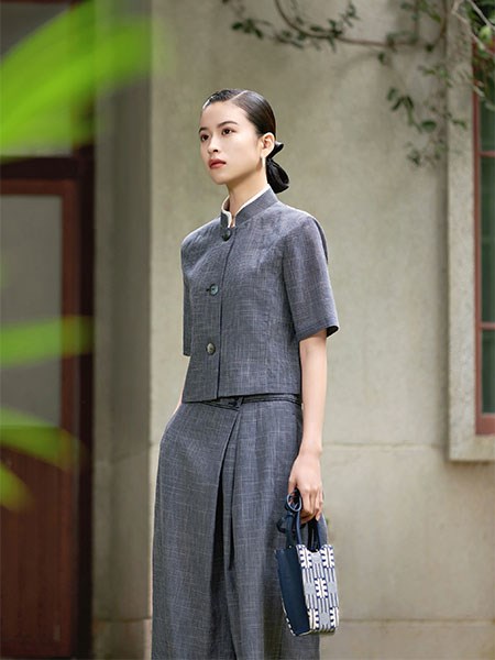 皑如(AIRU)女装：以简驭美，重塑现代都市女性的优雅力量