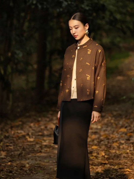 皑如(AIRU)女装：以简驭美，重塑现代都市女性的优雅力量