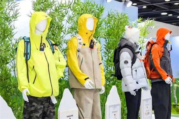 AI领航共探品牌升级新路径：2025纺织服装成长型品牌大会在常熟举行