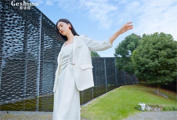 歌诗陌女装2025秋季新品：都市女性的时尚文艺绮梦