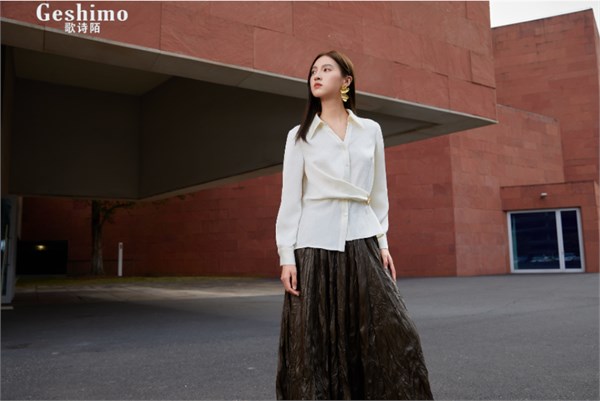 歌诗陌女装2025秋季新品：都市女性的时尚文艺绮梦
