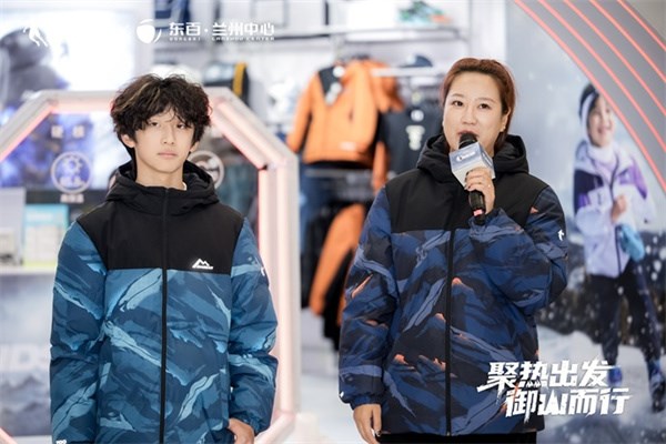 双城“聚热”联动！乔丹儿童携手冬季新品穿越七彩丹霞，开启儿童户外新体验