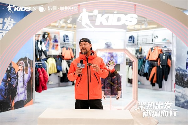 双城“聚热”联动！乔丹儿童携手冬季新品穿越七彩丹霞，开启儿童户外新体验