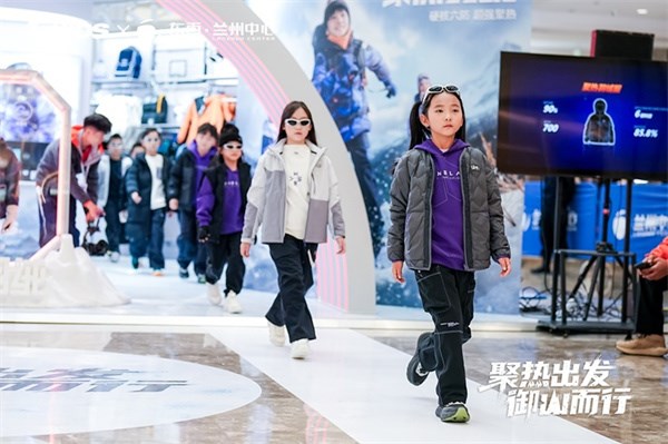 双城“聚热”联动！乔丹儿童携手冬季新品穿越七彩丹霞，开启儿童户外新体验