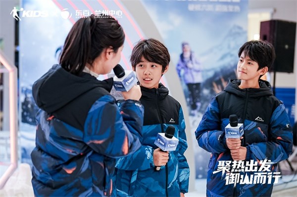 双城“聚热”联动！乔丹儿童携手冬季新品穿越七彩丹霞，开启儿童户外新体验