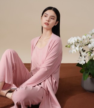 宽画居家服：把生活穿成一幅温柔的画
